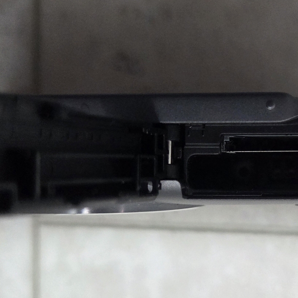 Compact Digital Camera - Gray - Picture 6 of 6